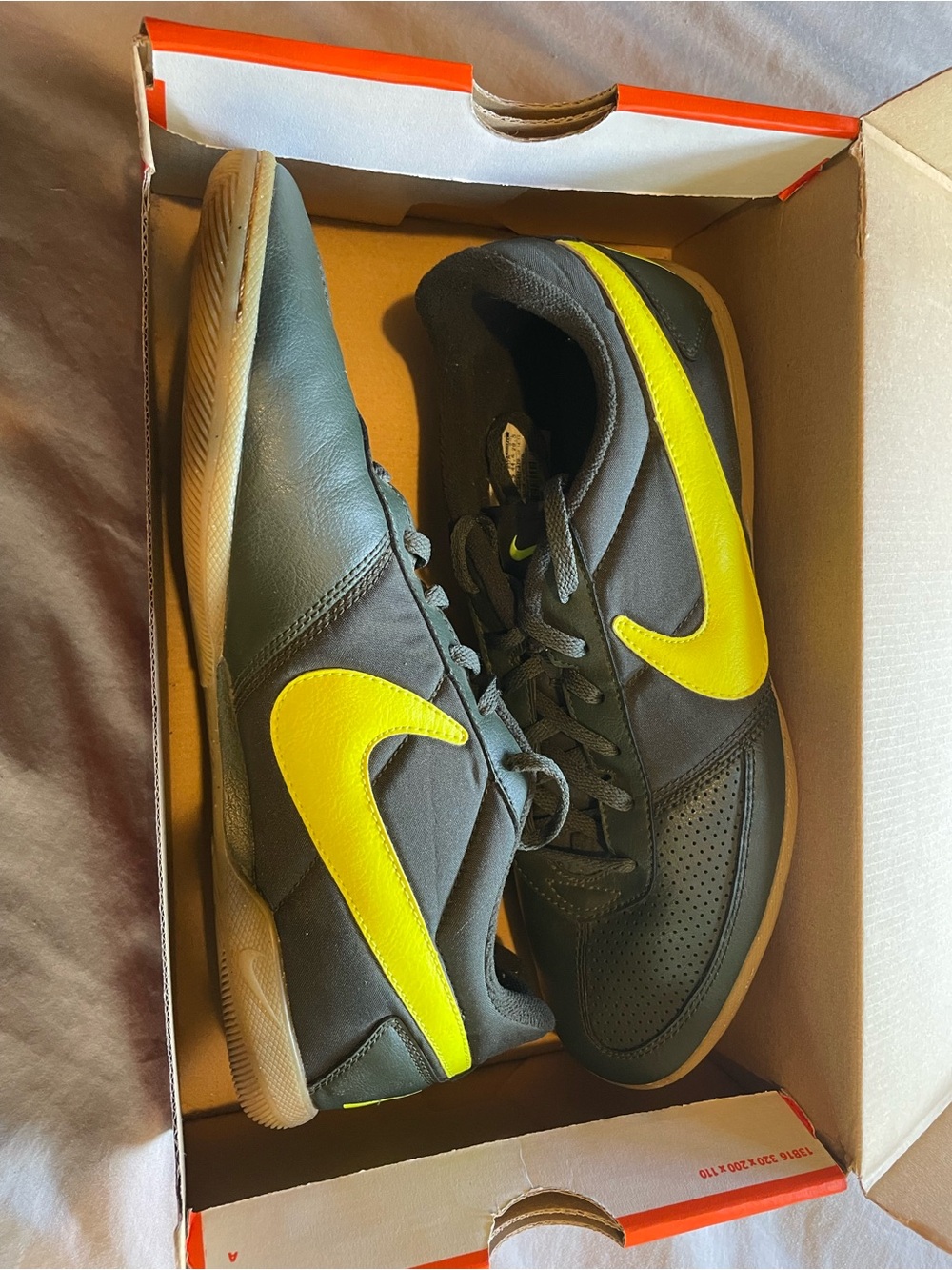 Nike Davinho Men’s Low-Top Athletic Shoes — Black with Yellow Swoosh